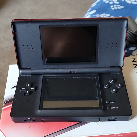 NINTENDO DS WITH all you see in picture - Picture 6 of 6